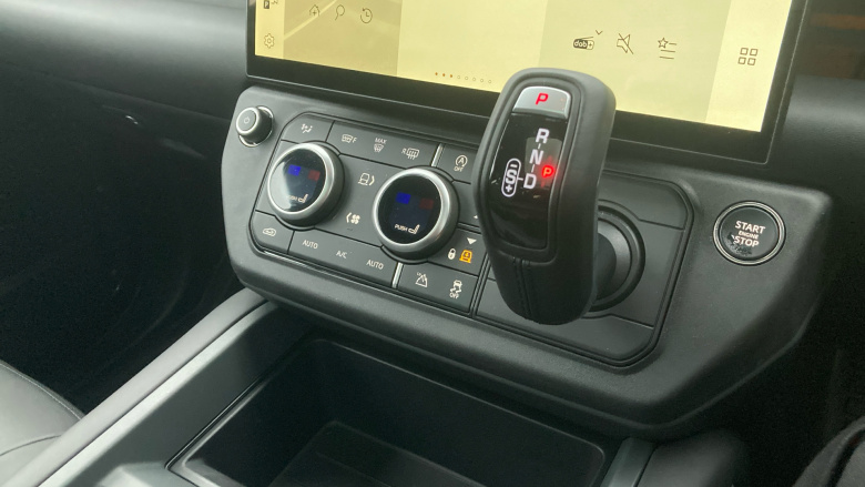 Land Rover Defender 3.0 D250 X-Dynamic HSE 110 5dr Auto Diesel Estate